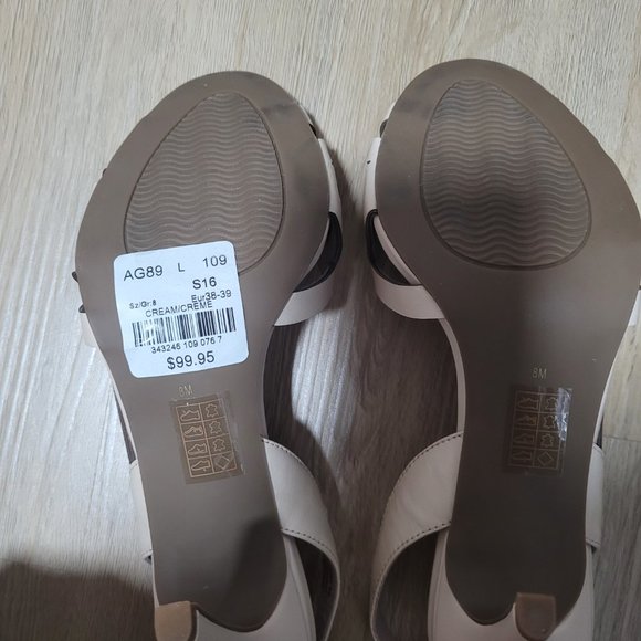 Nude leather Le Chateau heels - Picture 3 of 5